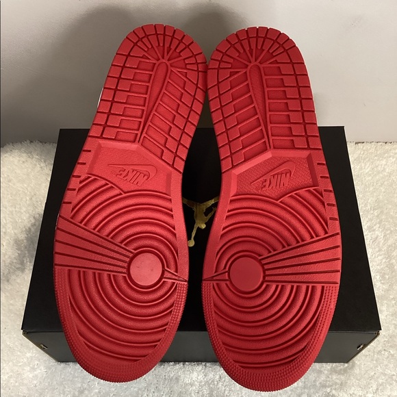 Air Jordan 1 Low - Picture 9 of 13